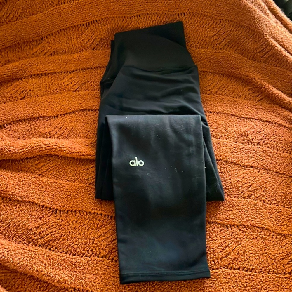 Alo yoga cropped leggings